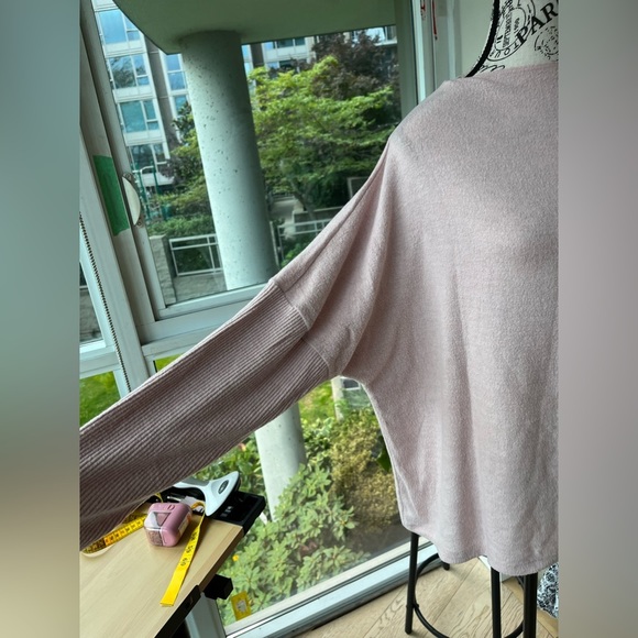 Pale pink H&M mock neck sweater with ribbed sleeves, size large (372) - Picture 2 of 6